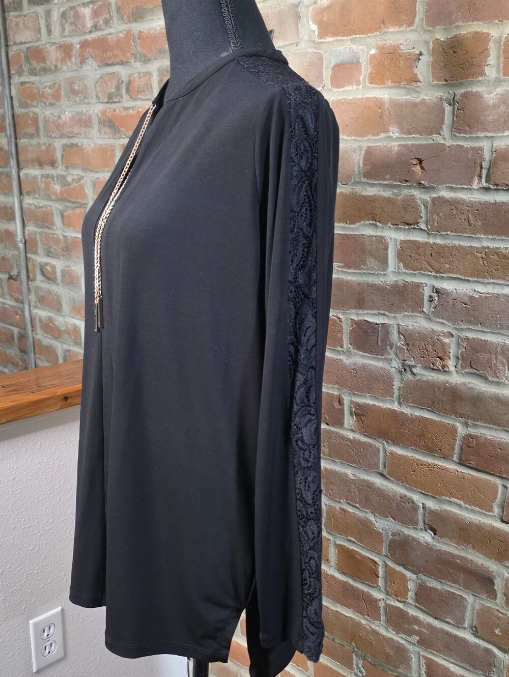 Michael Kors Black Lace Sleeve Yoke Blouse Size S Gold Chain Accent Split V Neck - Picture 2 of 7
